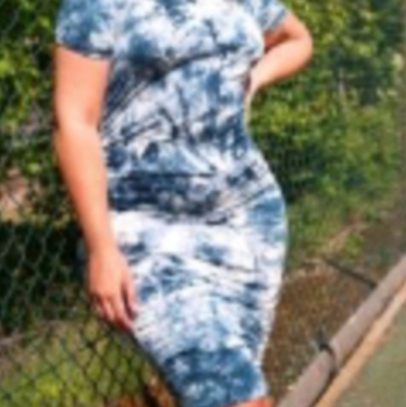 T-Shirt Dress - Picture 2 of 4